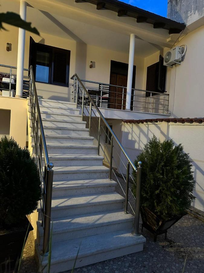 Elby Apartments Berat Bagian luar foto